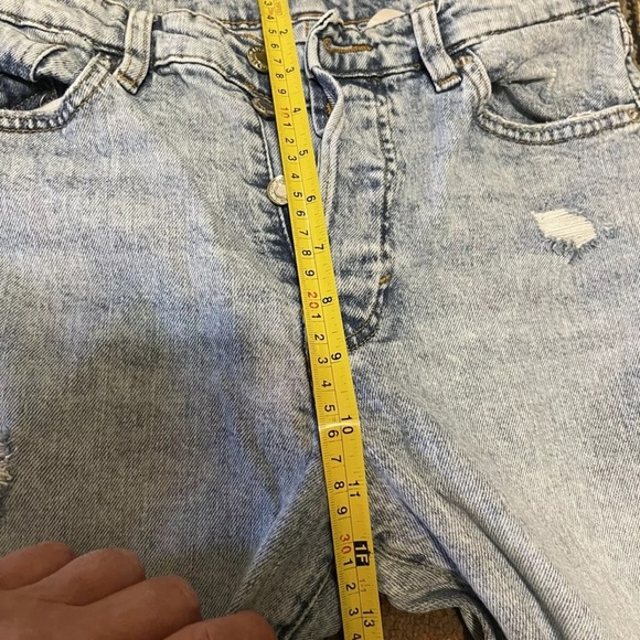 Set Of 3 Woman’s 2 Pair Of Blue Wash Jeans And Shorts Old Navy H&M Size 4 - Picture 6 of 10